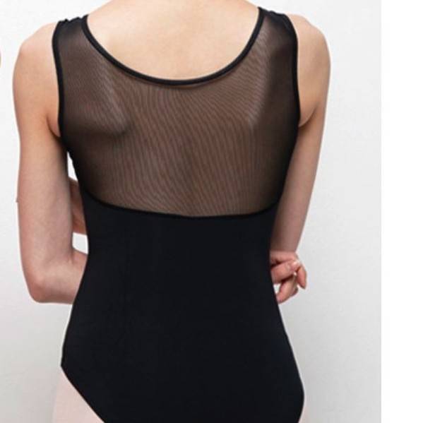 The ballerina dance dress has a sarcasm lined up to the high tungsten body
