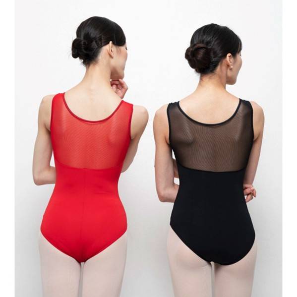 The ballerina dance dress has a sarcasm lined up to the high tungsten body
