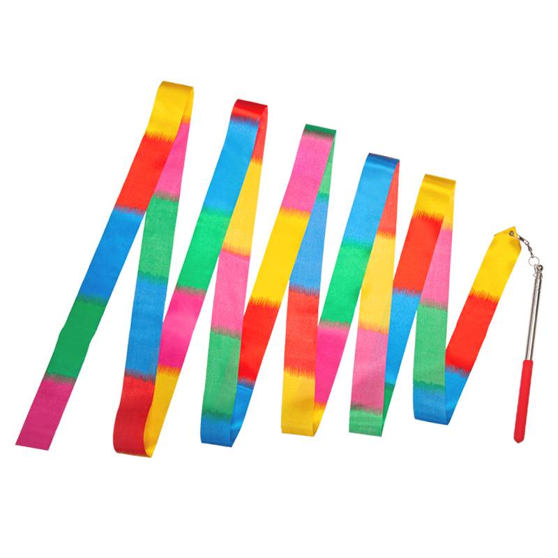 The color belt and the geriatric plaza dancers threw a 6-metre-long gymnasium ribbon