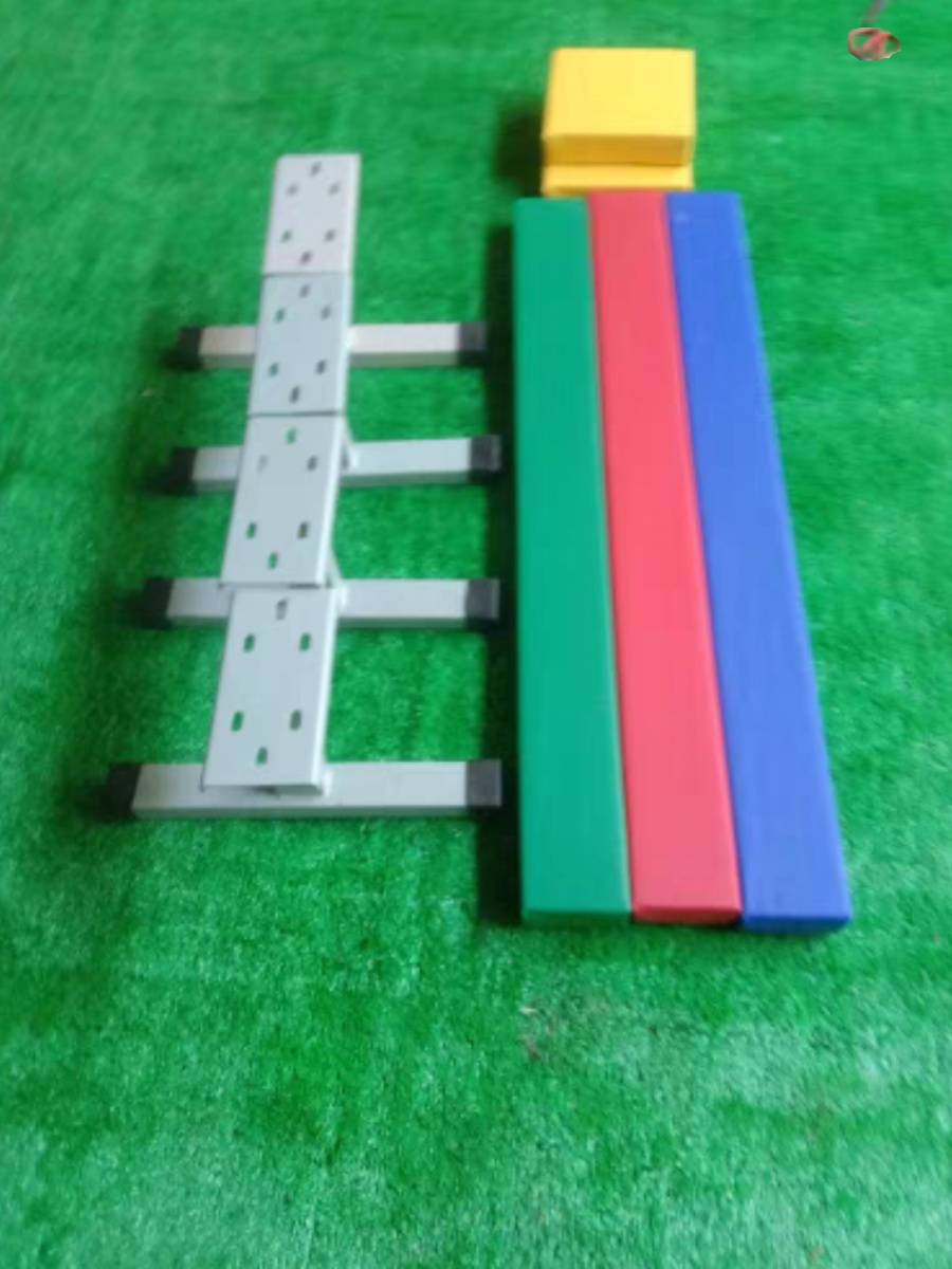 The gymnasium training test balance, the children's fitness and sensory training equipment, the wooden log bridge