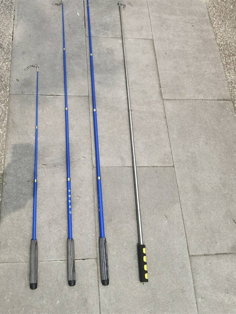 Stainless steel belts and poles dancing and dancing, glass and steel stretcher dance for the elderly adult
