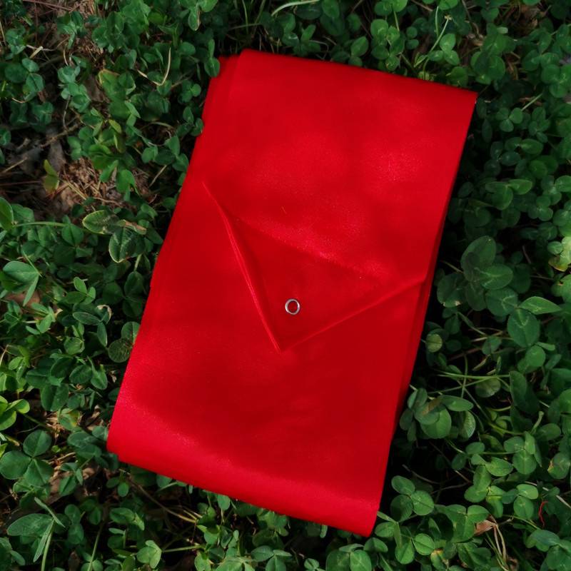 A strip of a large red band of 6 metres ten centimetre wide