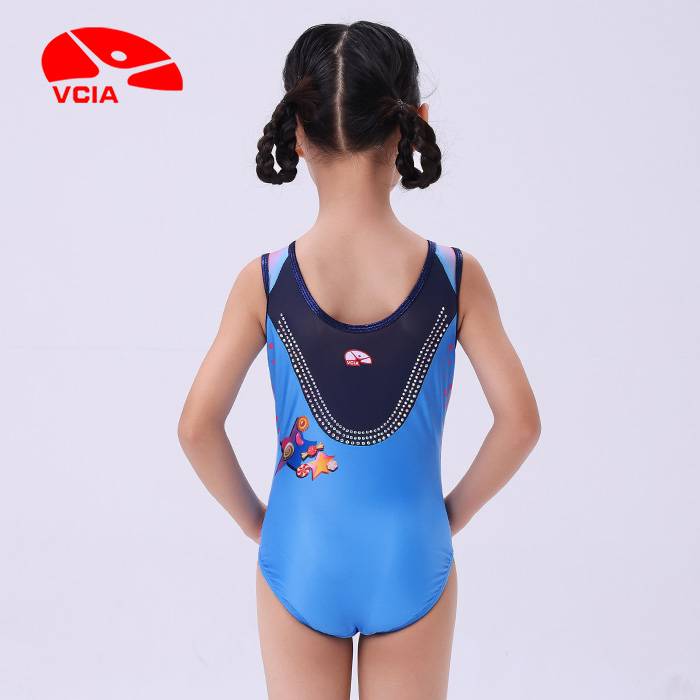 VIKA 2024 VCIA GYMNASIUM GYMNASIUM CYMNASIUM GIRLS GO THROUGH THE VESTS FOR THEIR TRAINING