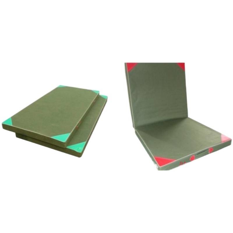 The gymnasium mats in the dance room can fold up the mats with sponge-covered yoga mats