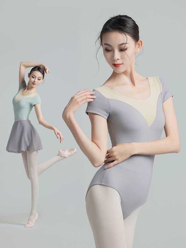 The ballerina choreographer for adult women, high-stealing gymnasium for dancing and modern dance