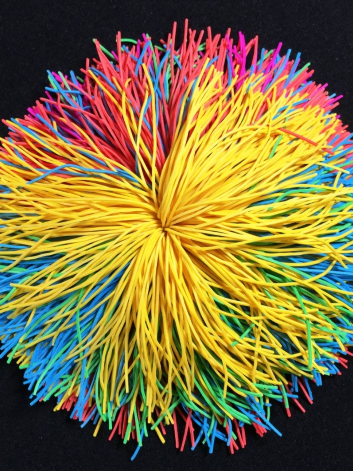 The North Dance Examination National Folk Adult Plaza dance troupe to catch a bag of sandbag kindergarten colored rubber bands