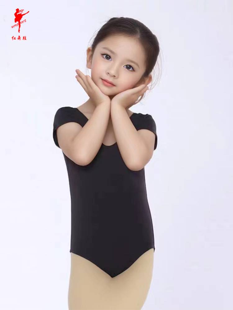 "Red shoes, girls' dance gymnasium, short-sleeve gymnasium, girls' ballet and dance "