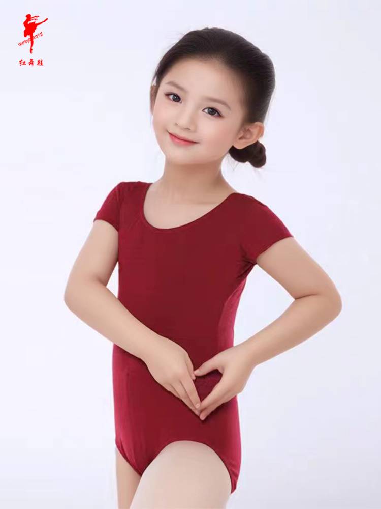 "Red shoes, girls' dance gymnasium, short-sleeve gymnasium, girls' ballet and dance "