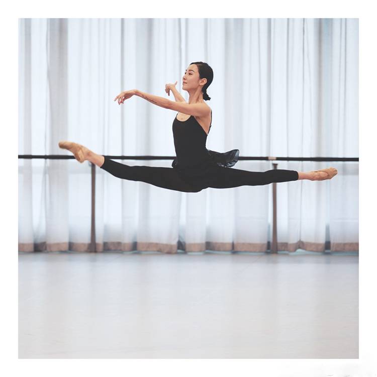 Ballet choreographer, gymnastics girl Yoga Pants