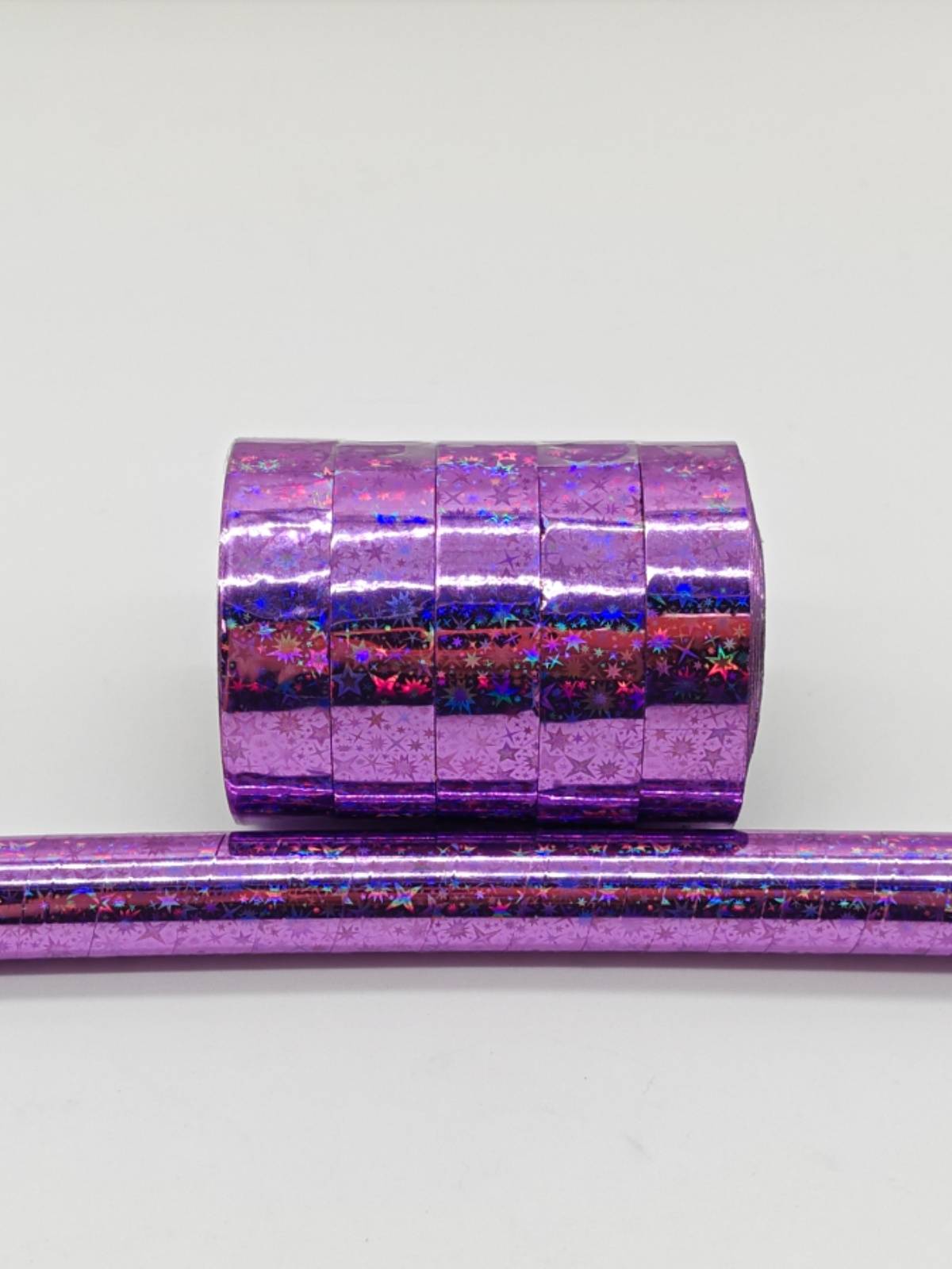 Artistic gymnasium twit-like duct tape-slash-and-tip competitions to train children in adult art