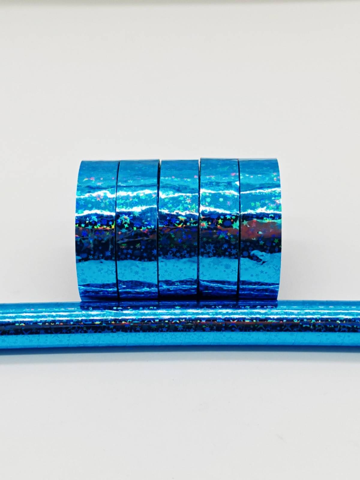 Artistic gymnasium twit-like duct tape-slash-and-tip competitions to train children in adult art