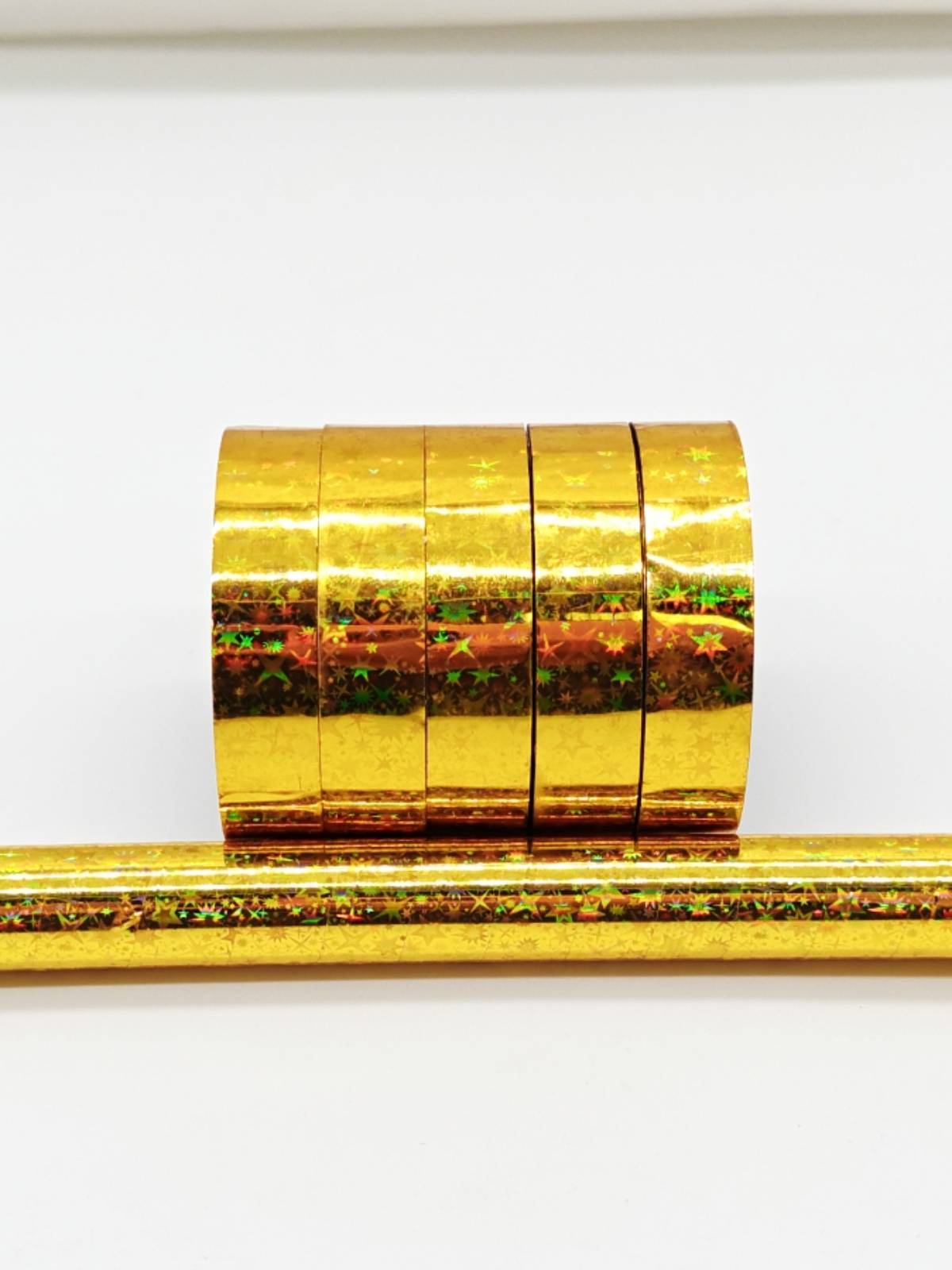 Artistic gymnasium twit-like duct tape-slash-and-tip competitions to train children in adult art