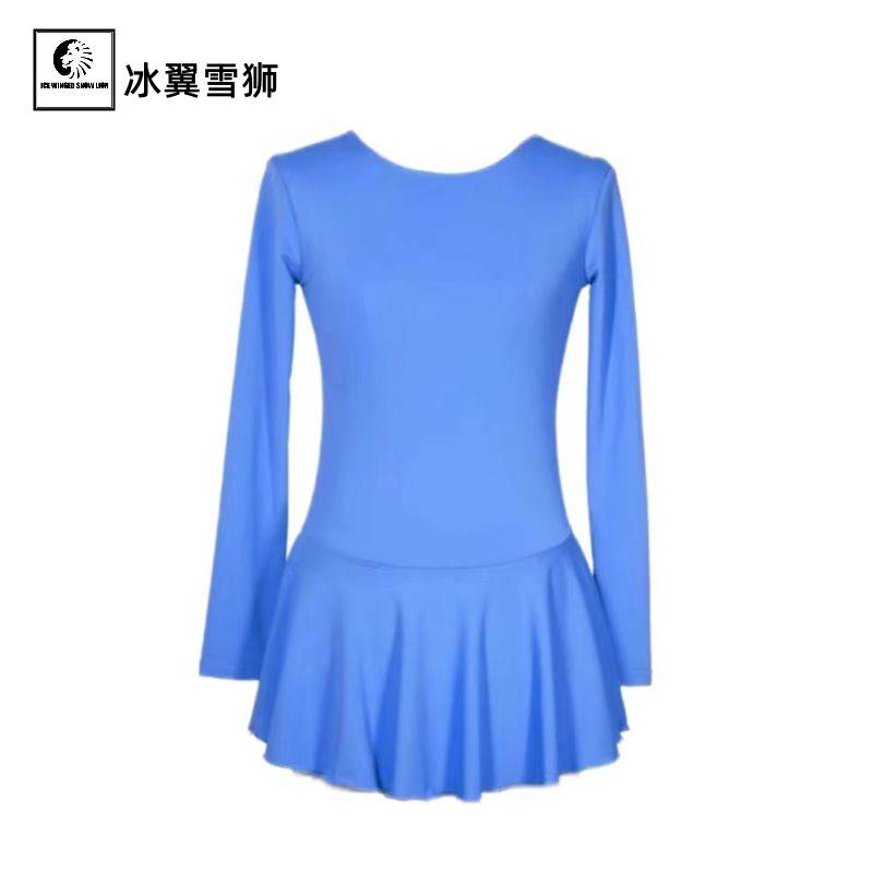 A girl with a skating skating test dress and a gymnasium dress for Kosten
