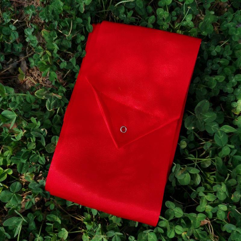 A strip of a large red band of 6 metres ten centimetre wide