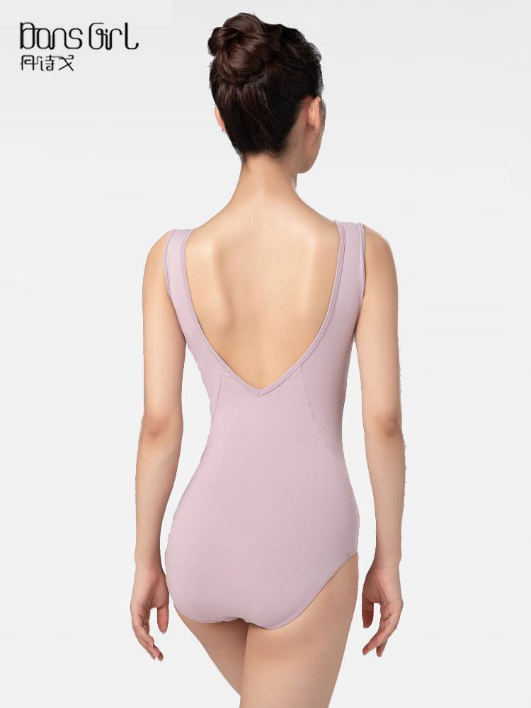 Danisago plays the basics for the cash-receiving vests in the ballet