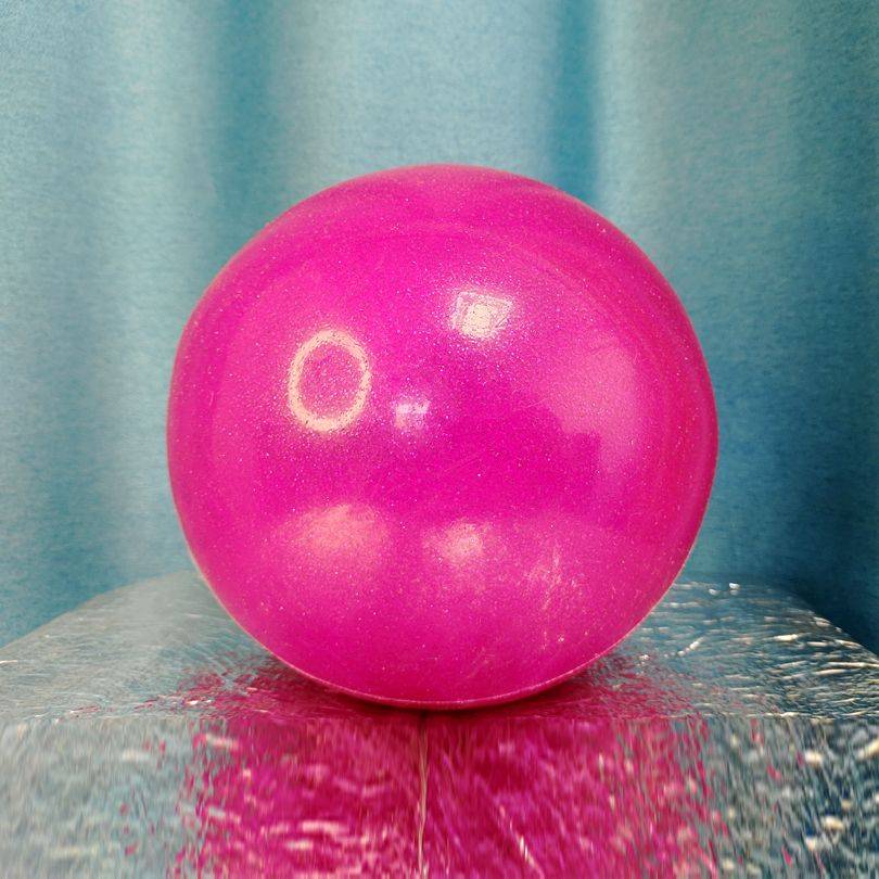 15 cm in diameter and red in the air-gas syringe