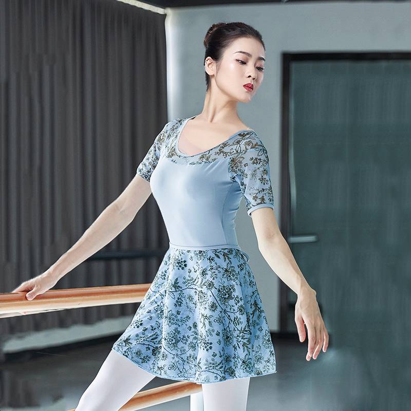 Twenty-five female gymnasium ballet dyslexia