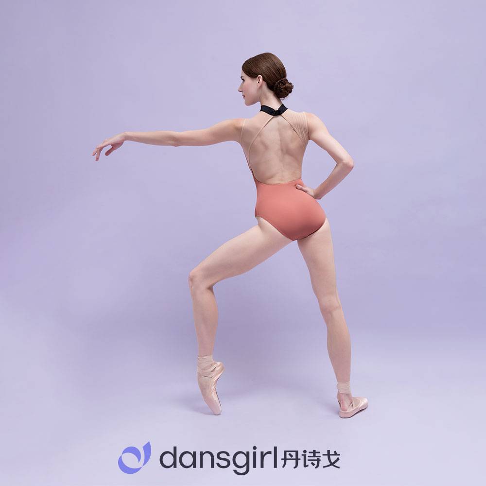 Danisko Ballet, a tiara tiara with a tiara and a tiara