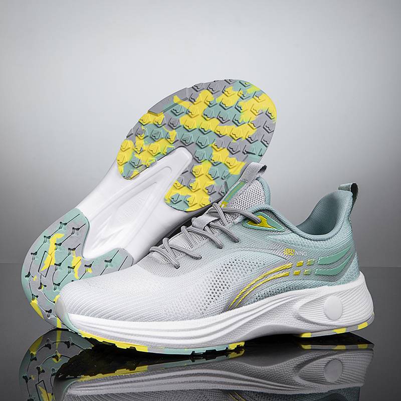 Sprinting shoes specializing in sports for boys and girls, sports shoes and gymnasium examinations for boys and girls