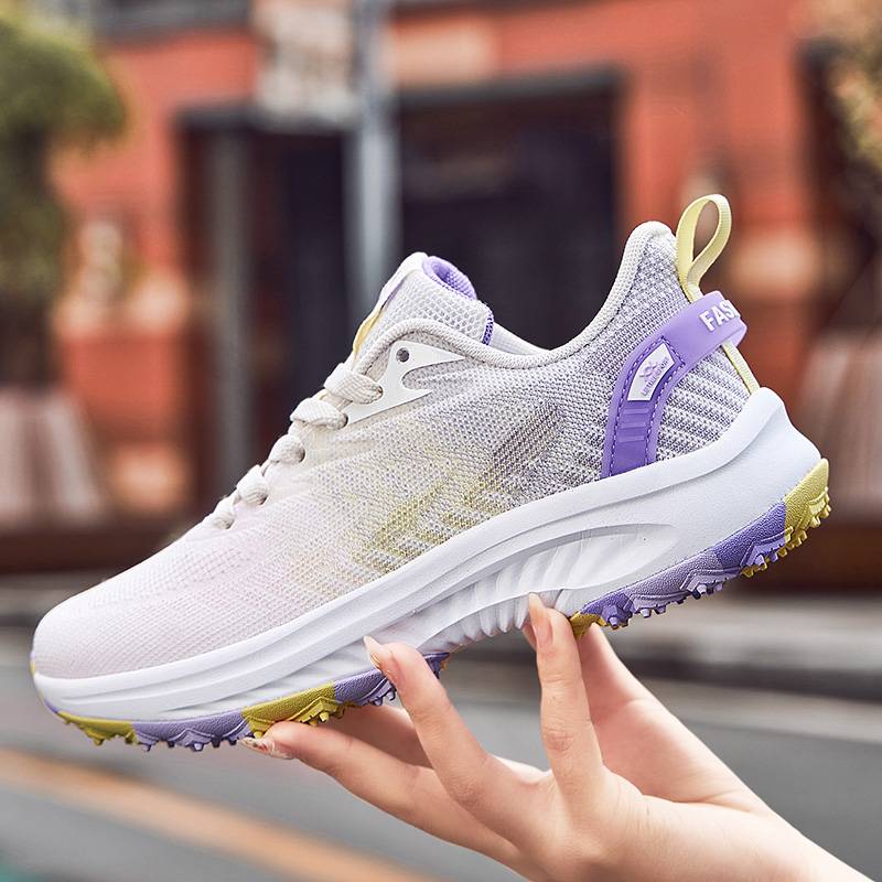 Sprinting shoes specializing in sports for boys and girls in junior high school, and long-distance snails in track and course training