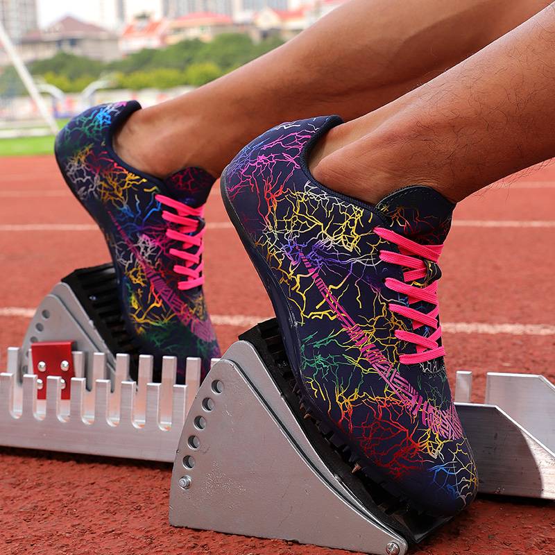 Nailed shoes and track elite sprinters