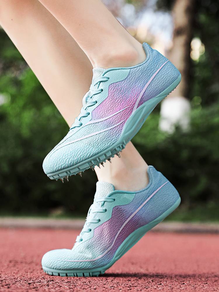 Nail-shoe sprinting for girls