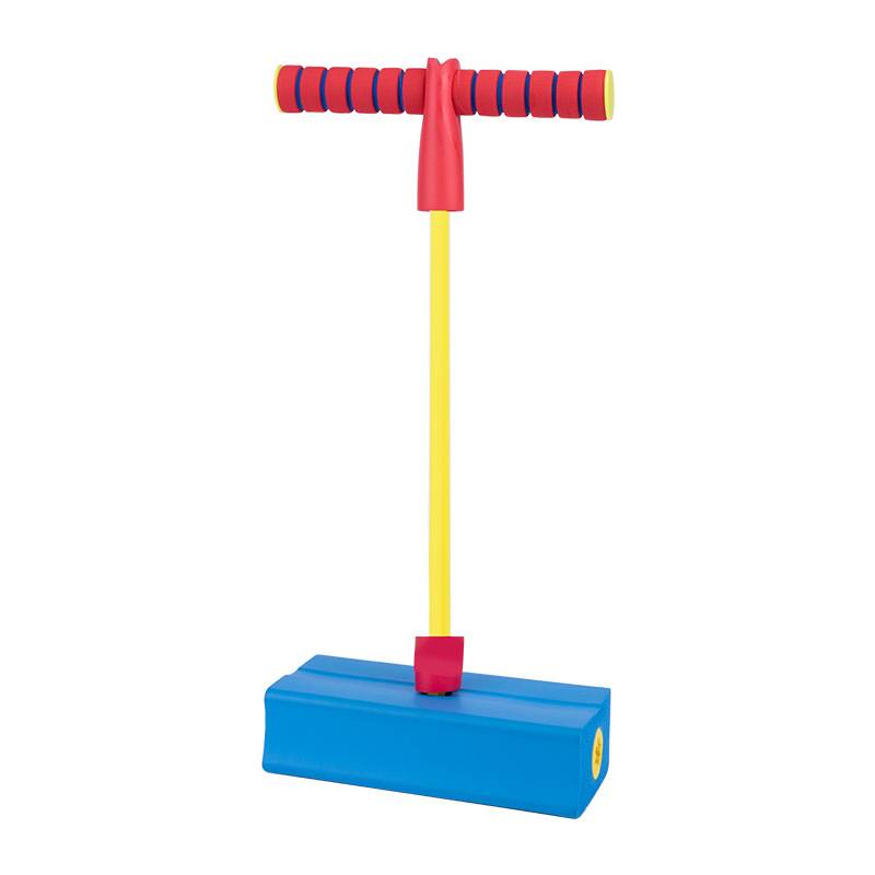 Quick-haired kid jumps the pole, frog jumps, balanced training equipment jumps, high-school kid jumps, high-smoking