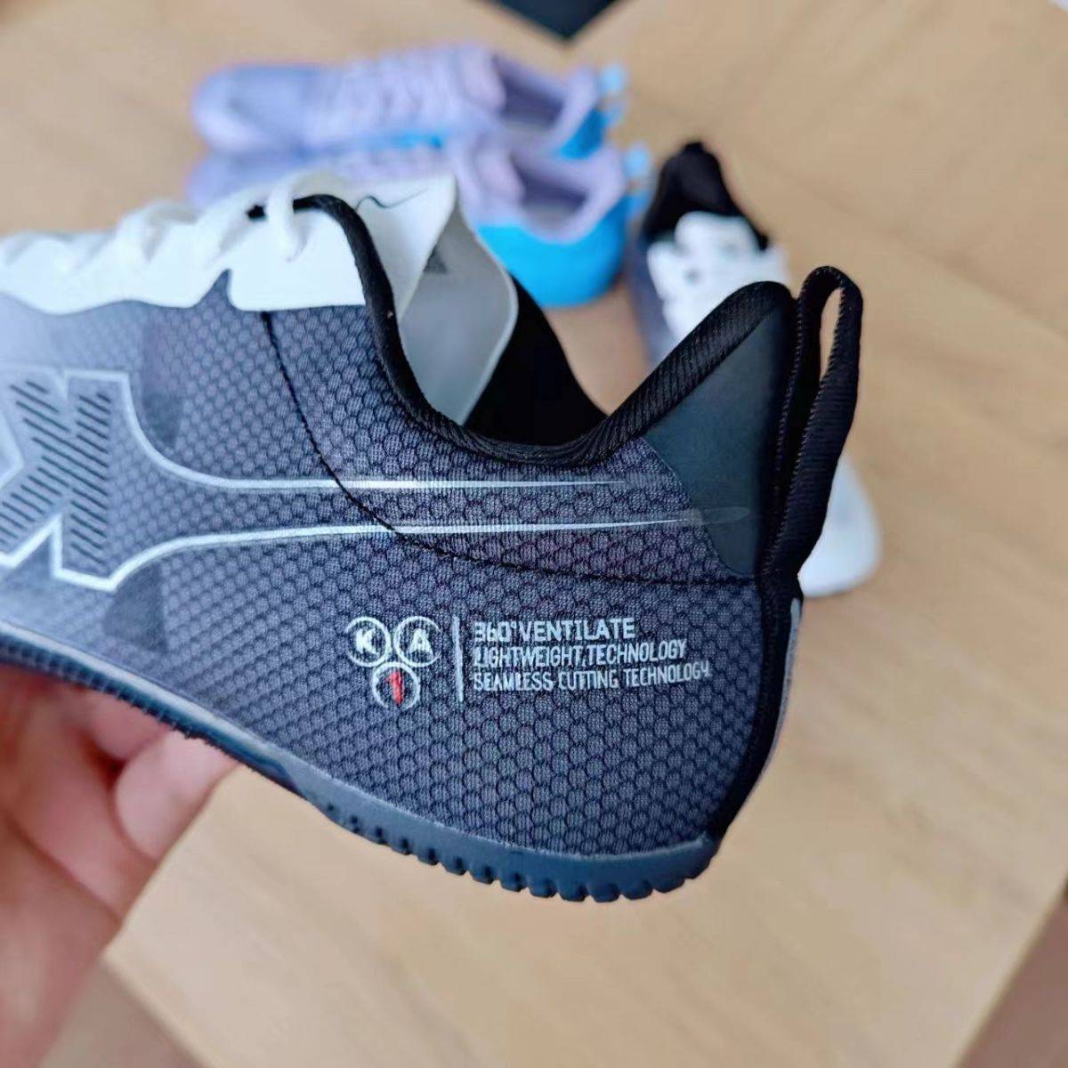 Cover the cabinet in the middle of the cabinet, nail shoes, track and field shoes, male and female students, professional middle school entrance examination physical examination jumping competition special nail shoes
