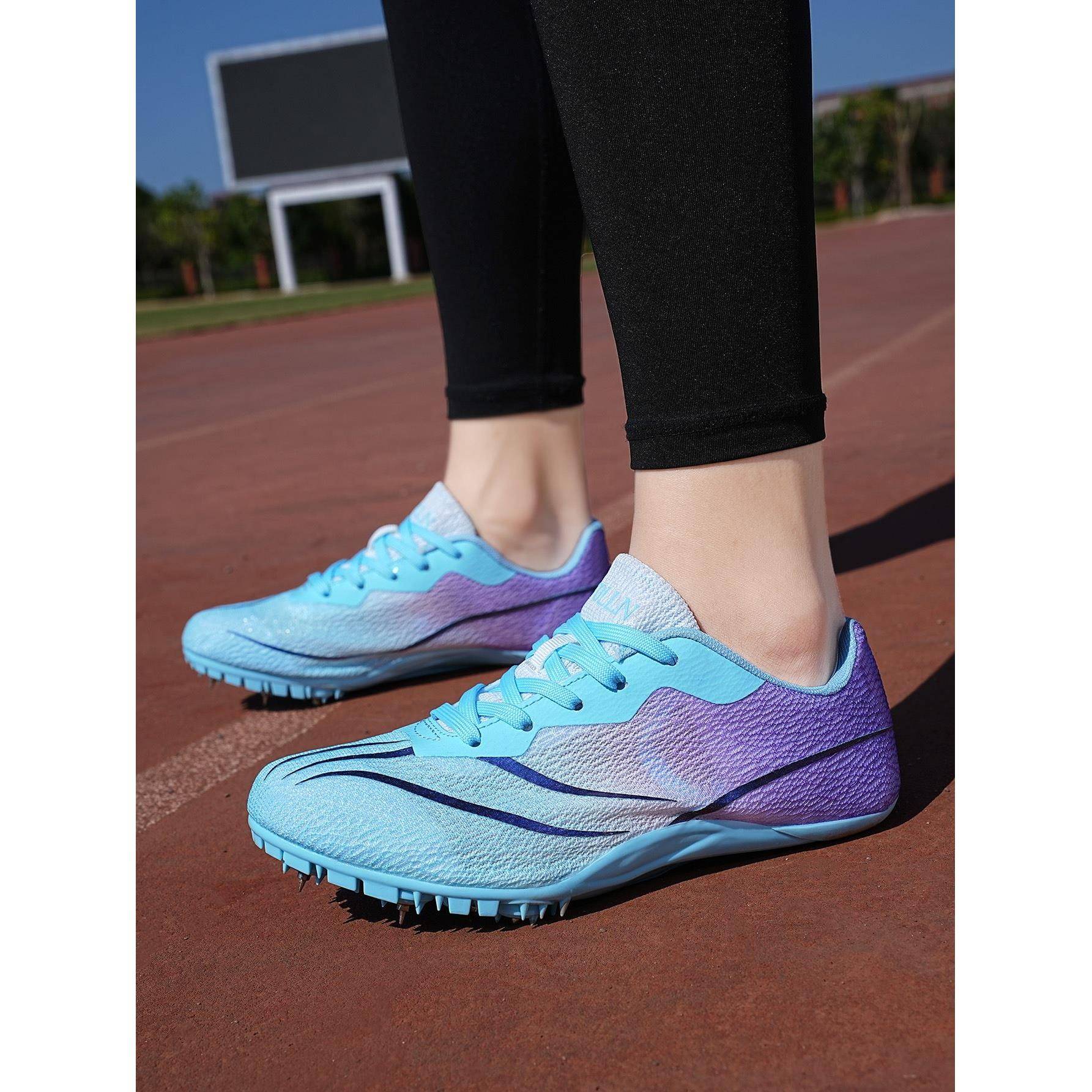 Nail-shoe sprinting for girls
