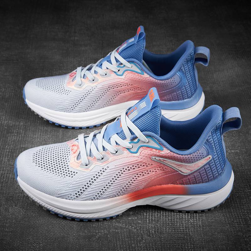 Scrambling shoes for boys and girls in high-school sports and long-distance jump ropes