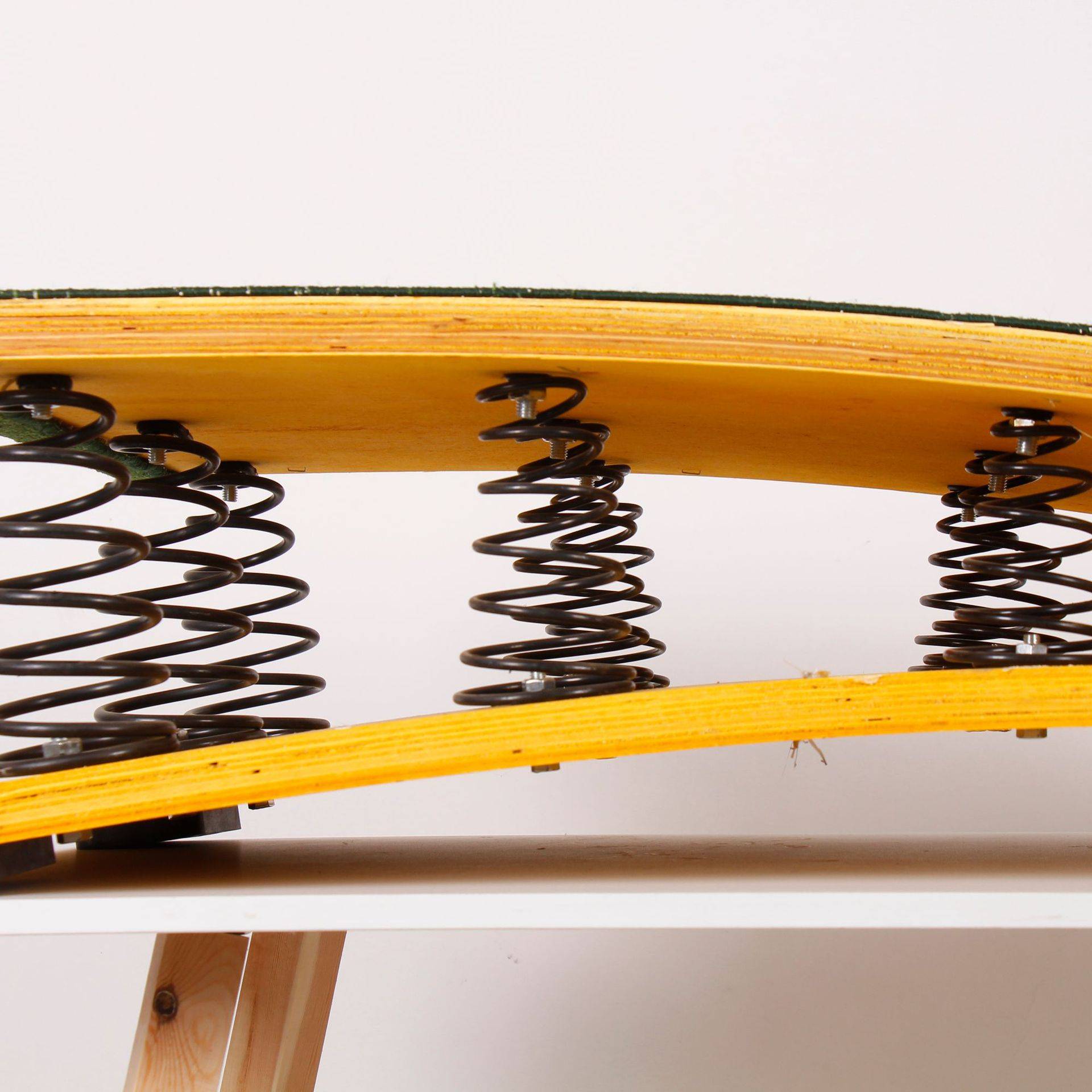 Custom S -shaped springboard spring pedal springboard springboard jumping track and field pinklet elastic pde sponge