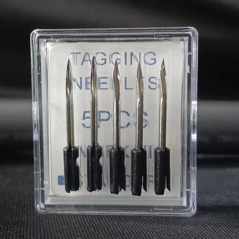 A box of plastic needles [5 pieces]