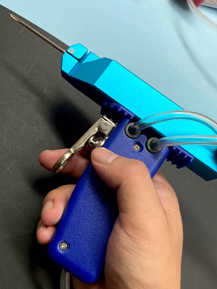 Pneumatic tag guns with long needles, short socks, gloves, towels and other thick rubber needle machine label rubber needle guns extended needle