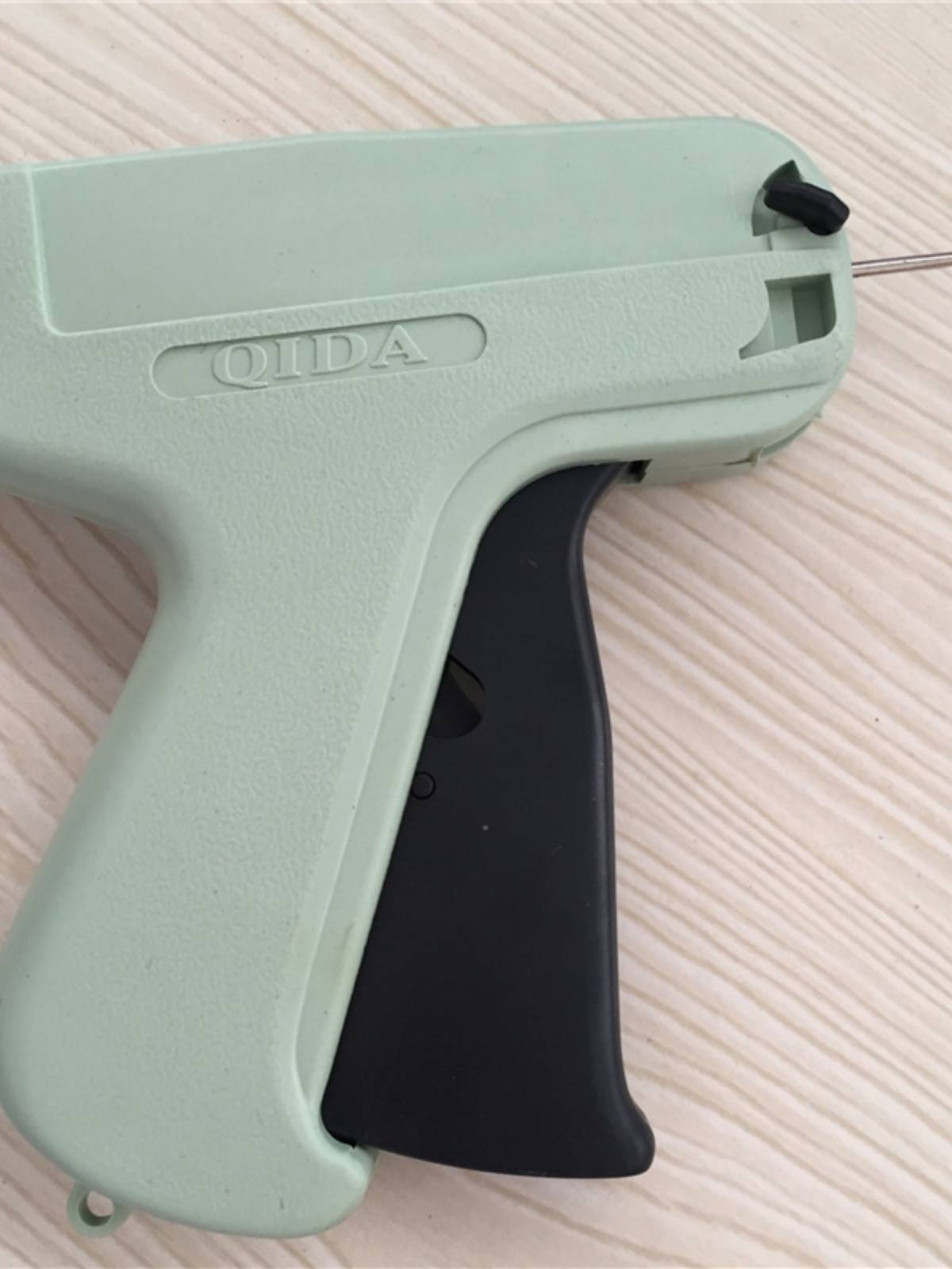 Tag label Hands Handle Trademark Gun Bid Gunjie Glimer Gun Makes Sweet Makes Special Tag