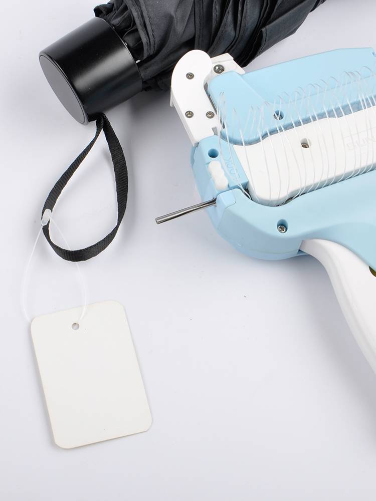 Mother buckle tag gun, clothing, label gun automatic tag, rope piercing machine, ring gun, wears a trademark lanyard