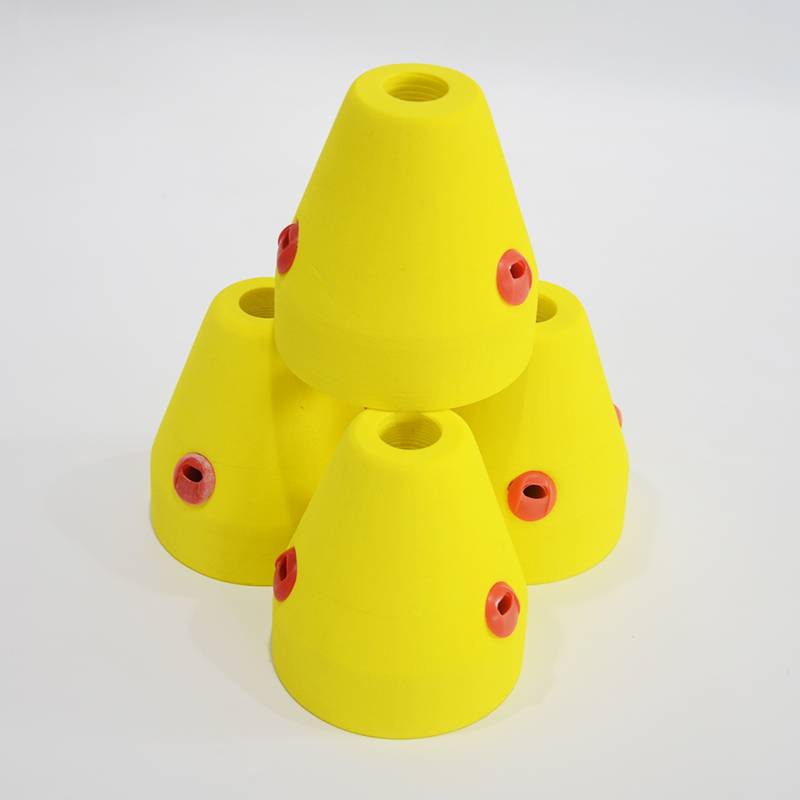 Standard-conforming equipment for primary school students trained at Castaway School with a gun and a whistle-blocker