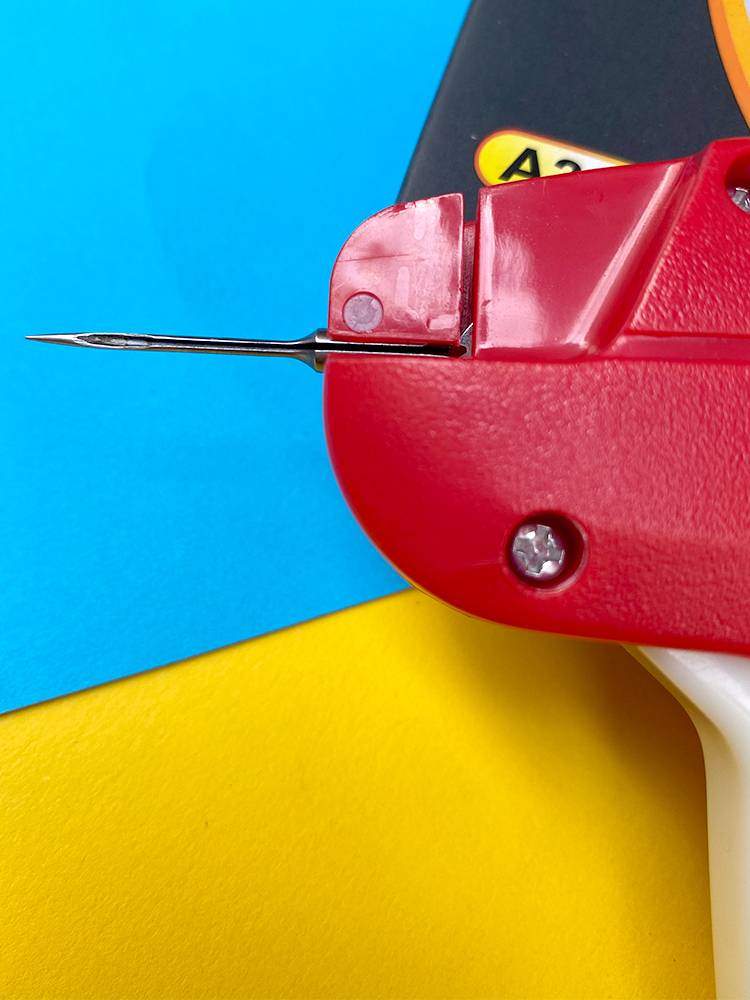 Extend the fine needle gun, fine crane, hitting plastic buckle thick object, socks, thick gloves, towel nylon rubber gun needles