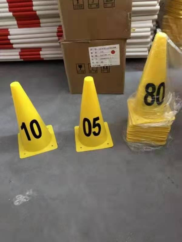 A set of 16 digital cone