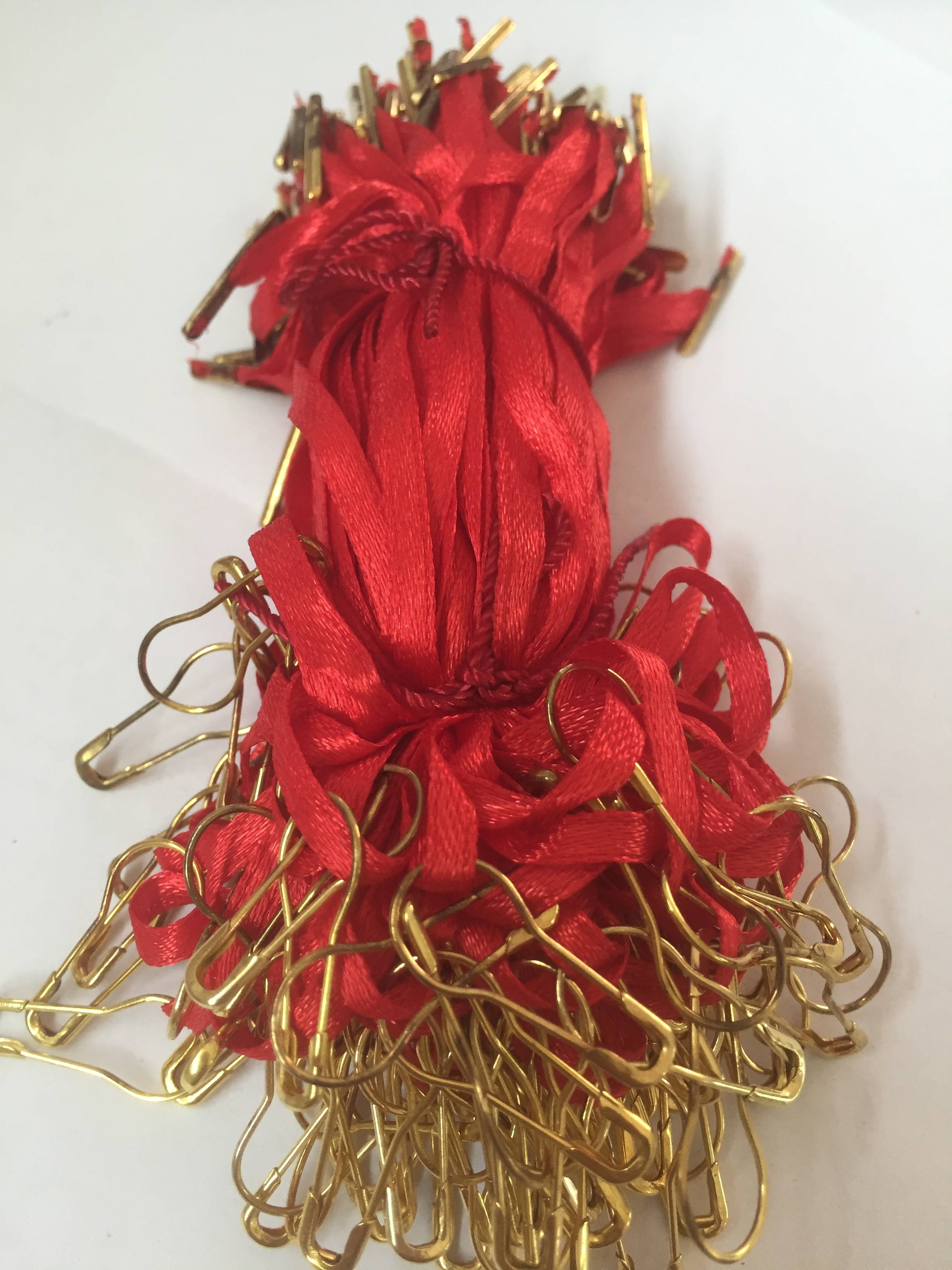 Red ribbon golden gourd uninhabited needle