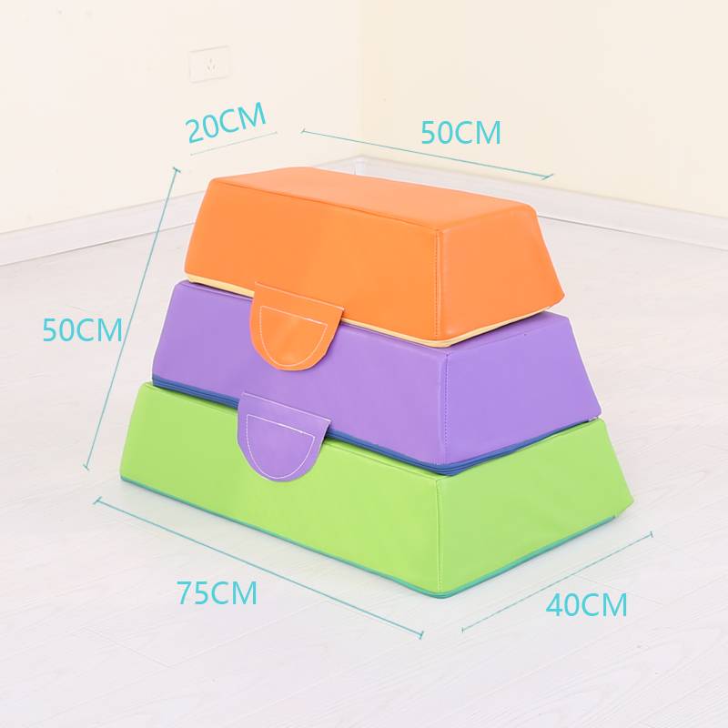 3 floors of jump horse (macaron