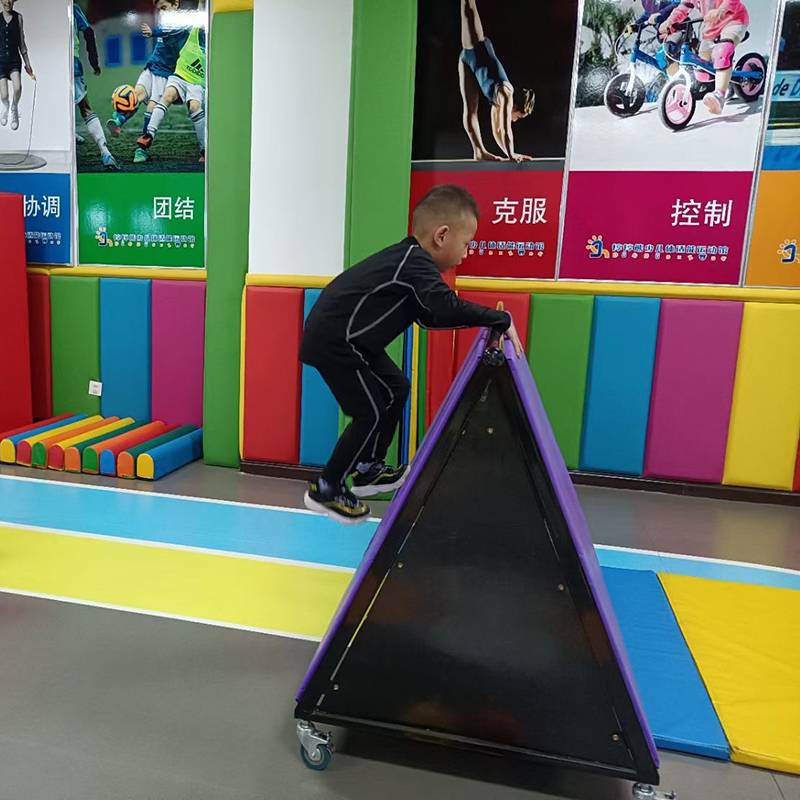 Children's physical fitness teaching aids for teaching plans Intelligent parkour equipment full set of children's triangular disorder baffle jumper climbing