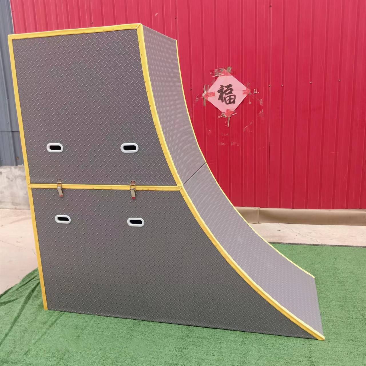 Light gray parkour single arc jump box