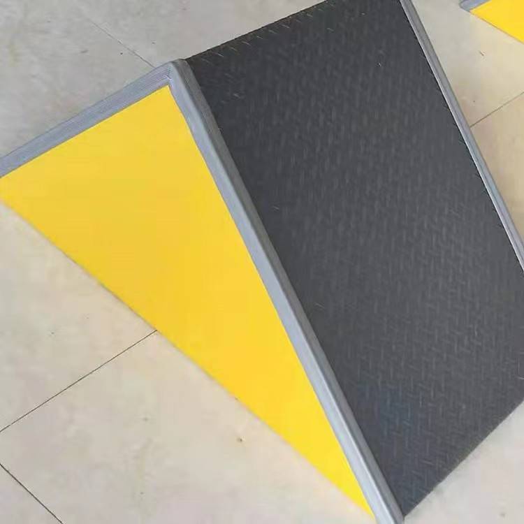 Yellow Parkour Tank Pier