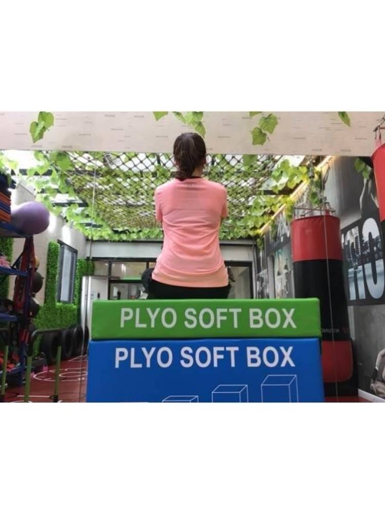 A fourth-grade soft-mixed jump box for jump-and-jump-explosive training supplies