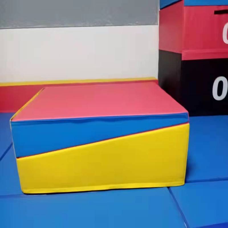 Folding triangle pad