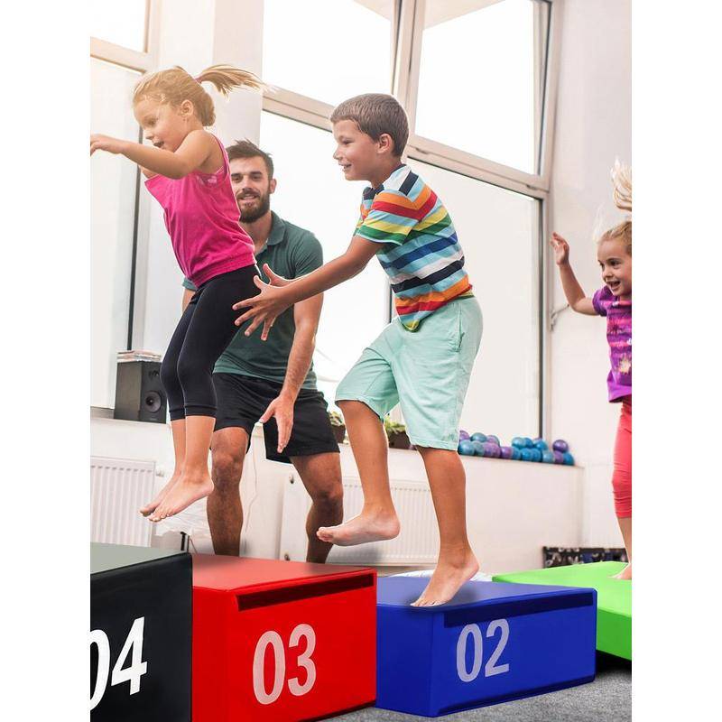 Trains children in flexible box 4 with a high-string, high-string, high-string box in the gym