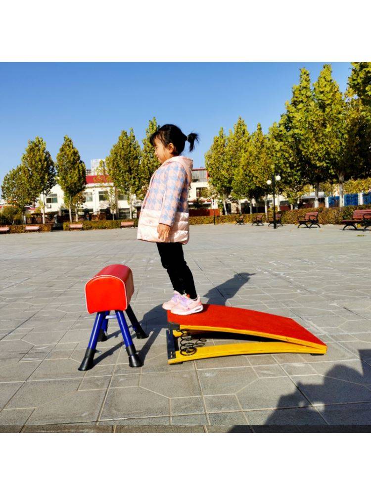 The kindergarten saddlina children can adjust the horses to disassemble the jump box, the big goat jump training equipment spring assistance springboard