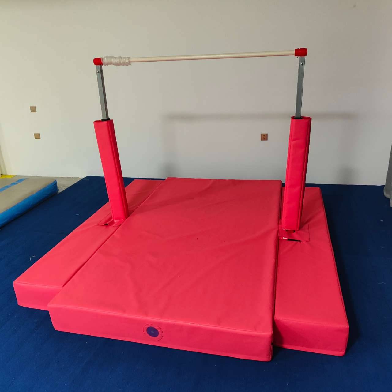 Single bars and cushion