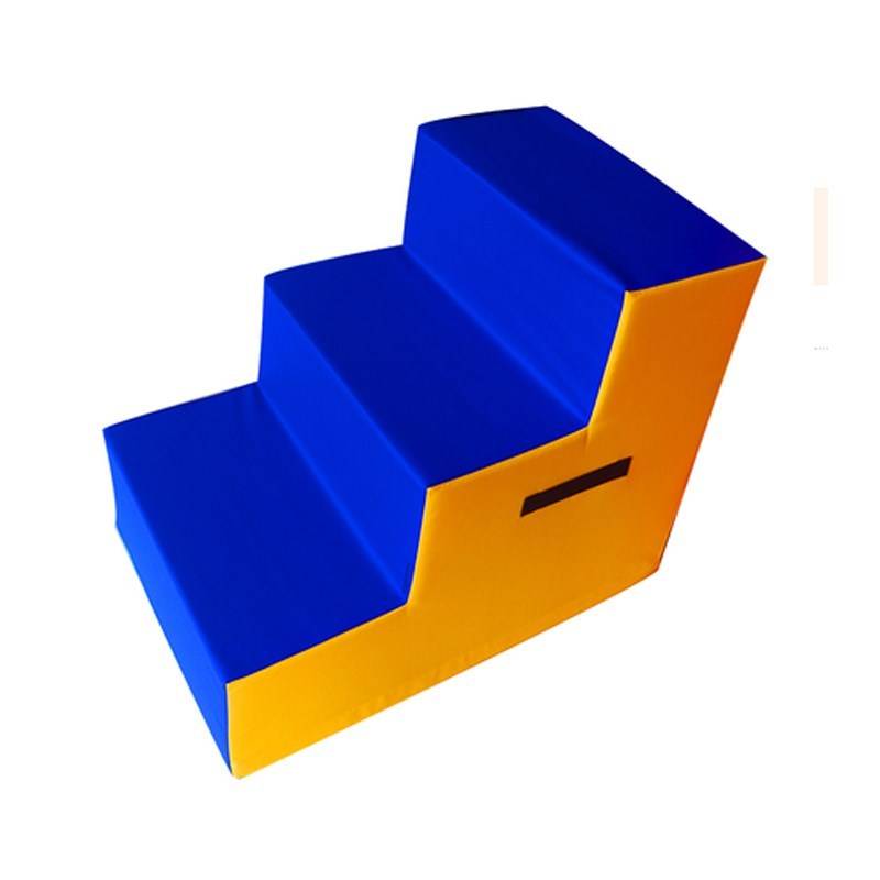 Three -step stairs