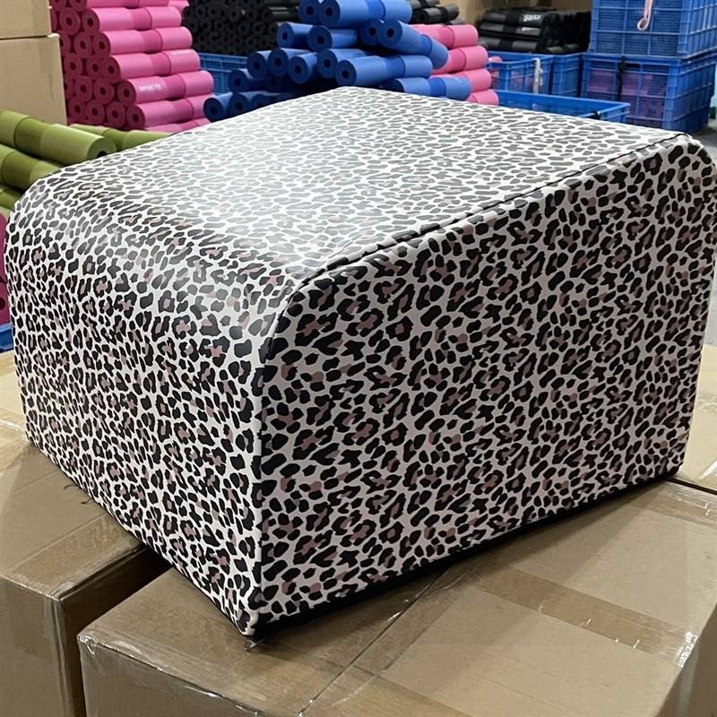 Hip push on the box buttocks push box multi -function hip bridge relying on the box house fitness yoga dumb barbell bell bench shoulder bridge training box